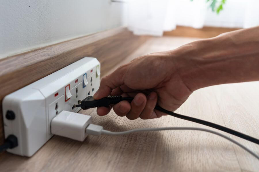Rachunki za prąd i rodzaje opłat - listwa elektryczna